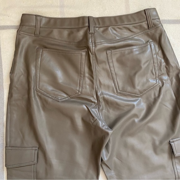Abercrombie & Fitch High Rise Curve Love Vegan Leather Cargo Pants - Picture 7 of 13